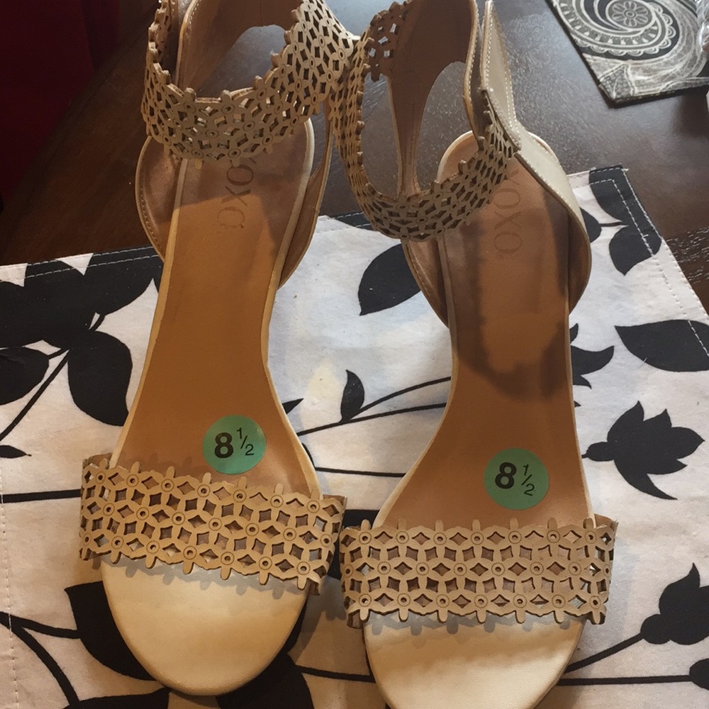 Women sandals new never been on